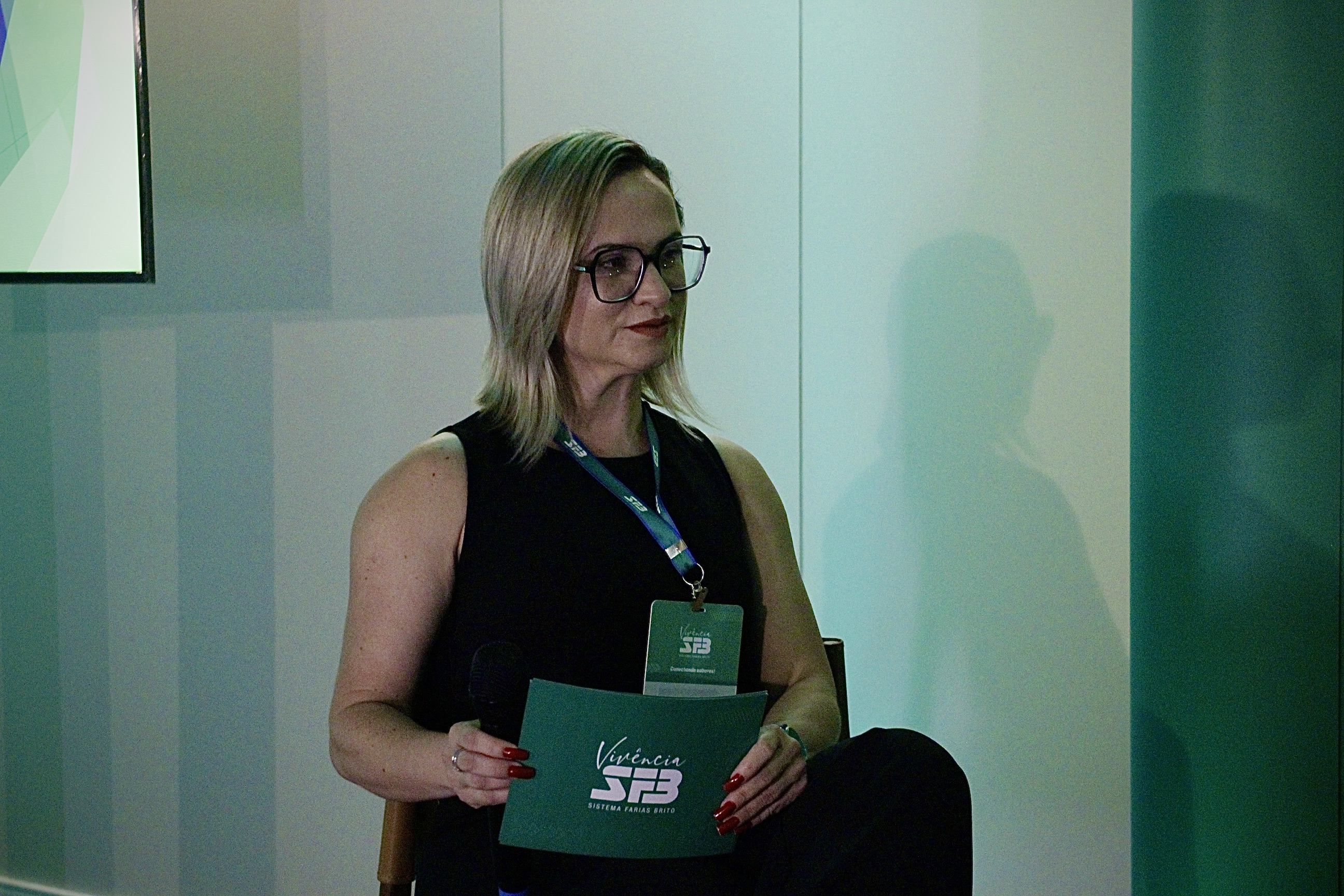 Gestora participando de apresentação durante o evento Vivência SFB