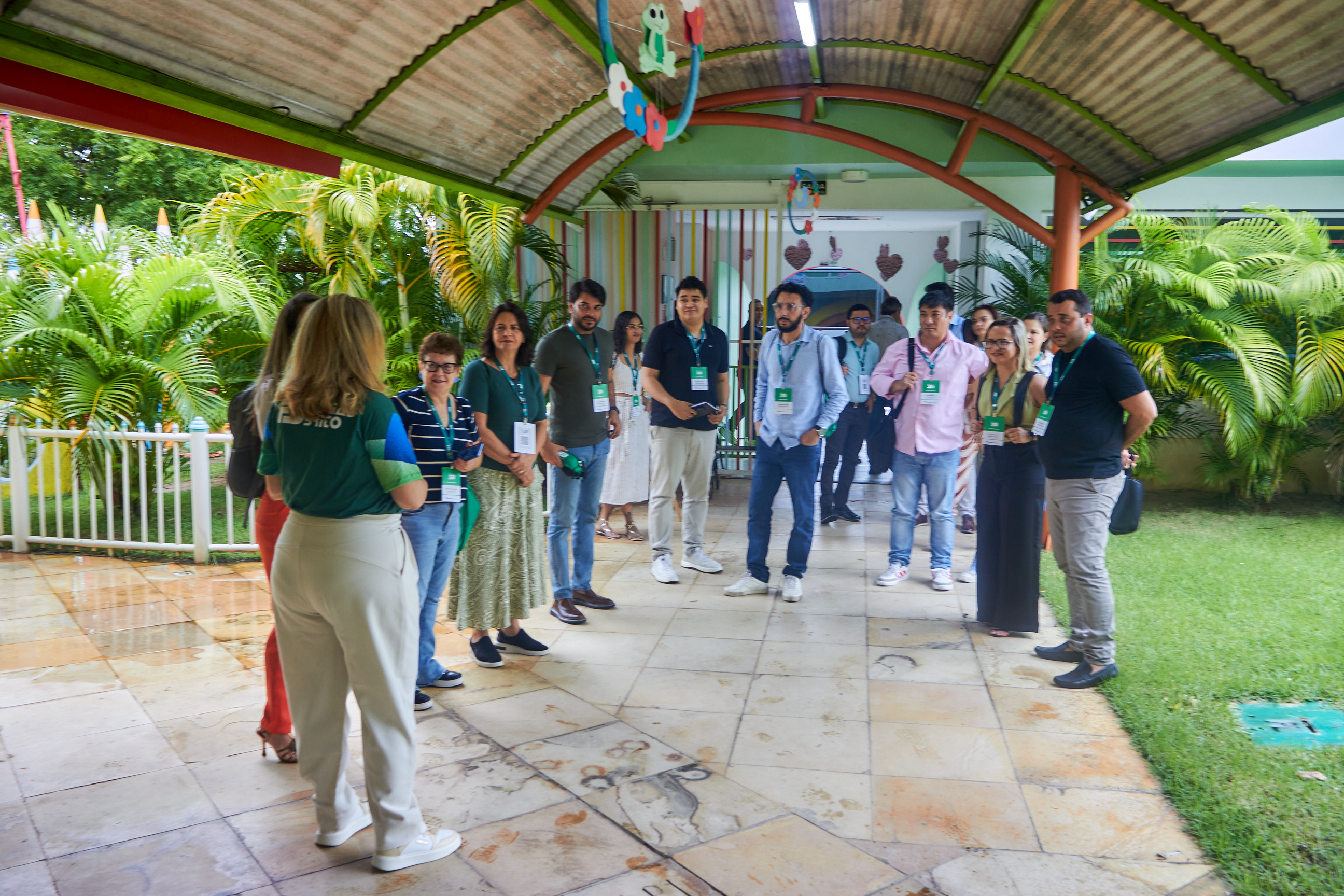 Participantes do Vivência SFB conhecendo instalações do Colégio Farias Brito