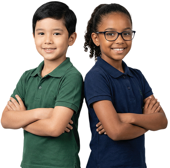 Menino e menina sorrindo camiseta verde no banner de Consultoria Pedagógica do Sistema Farias Brito